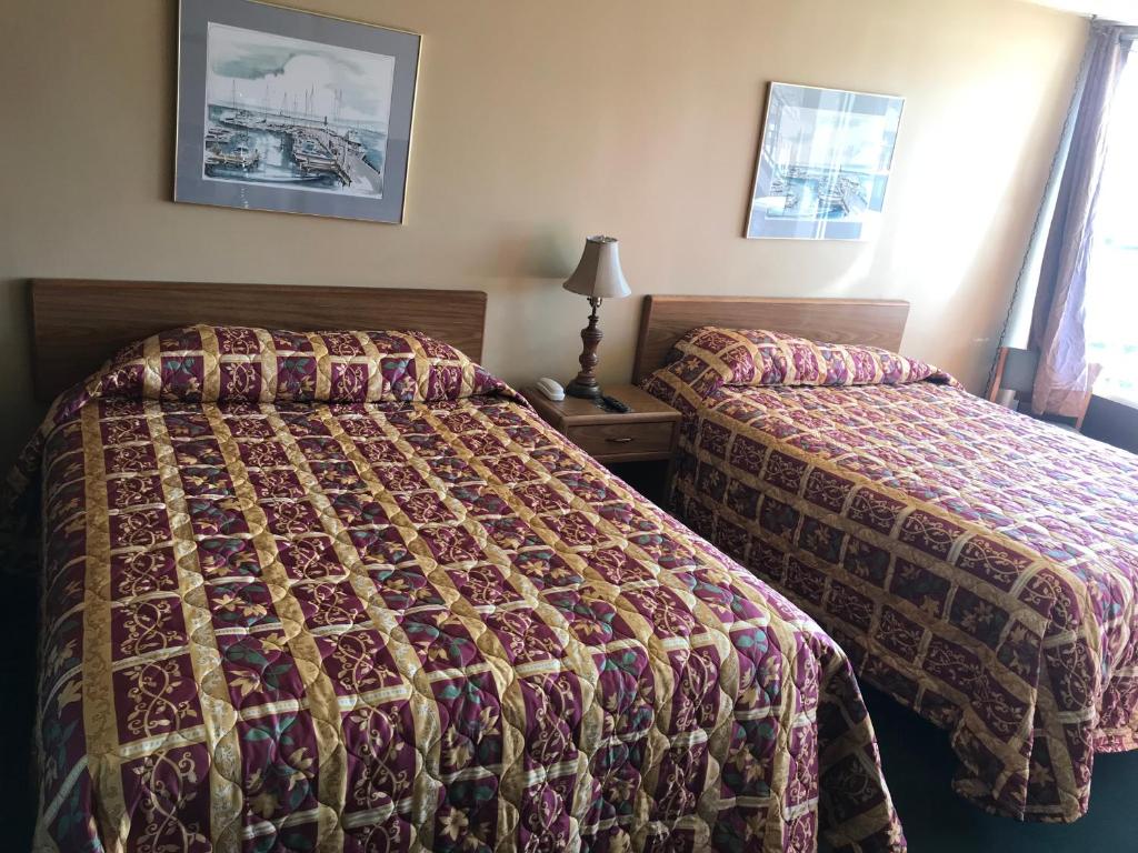 Budget Host Village Inn Main image 1